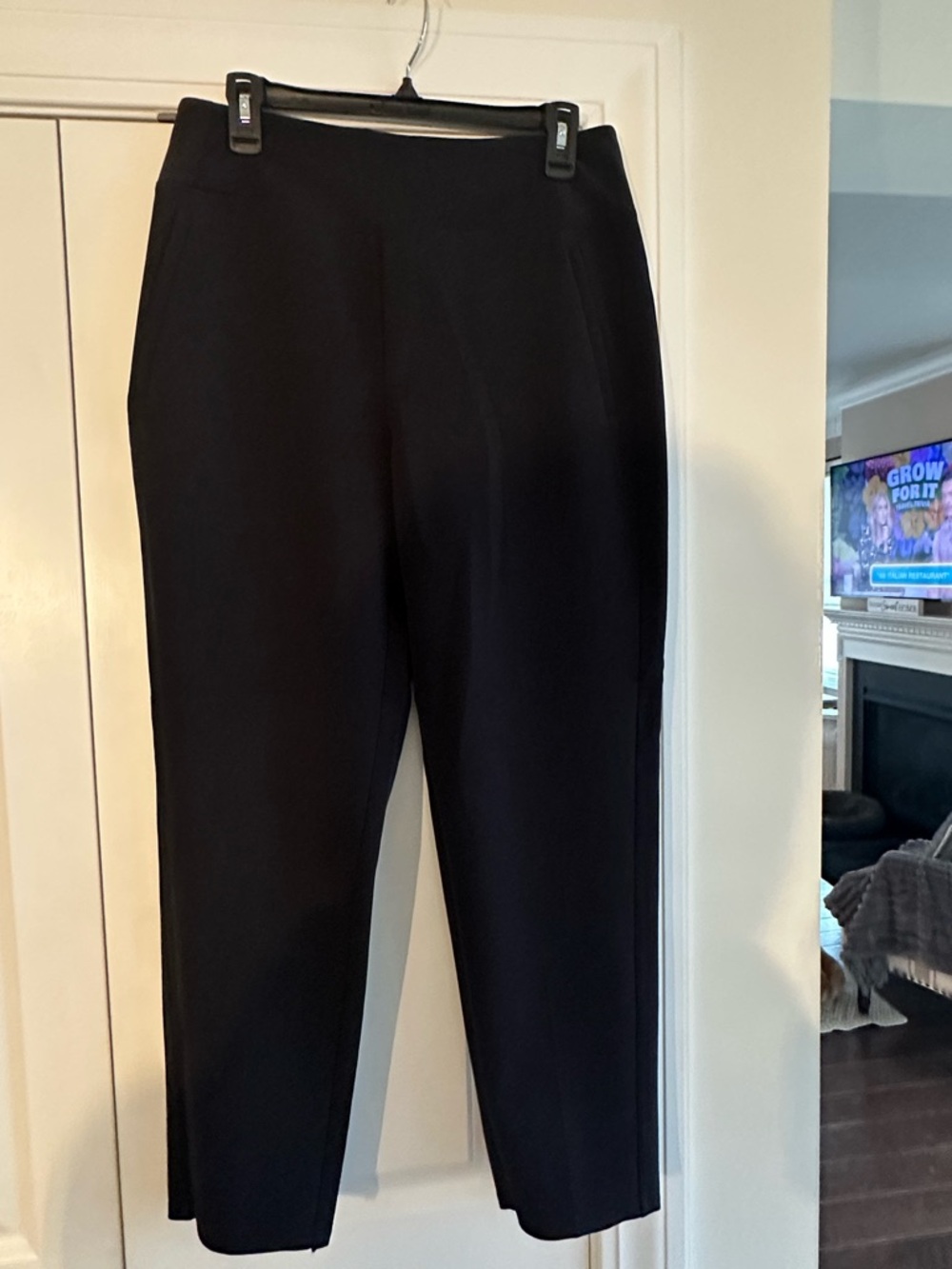Athleta ladies pull on casual versatile pants.  Size 8